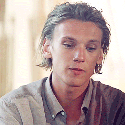 Aaron Cobham als Ares auf World of Olympians